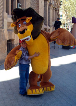 Mascotte Léon — détail